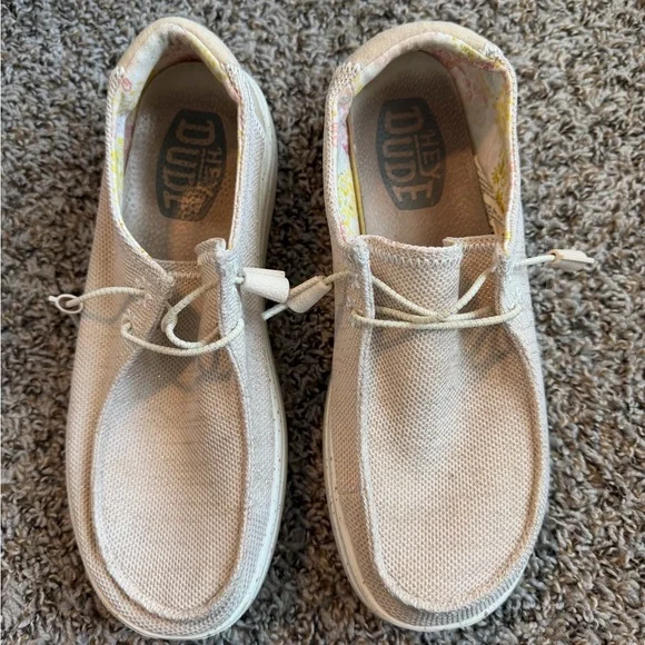 ⚡️HEY DUDE Women’s Cream Shoes - Picture 2 of 5